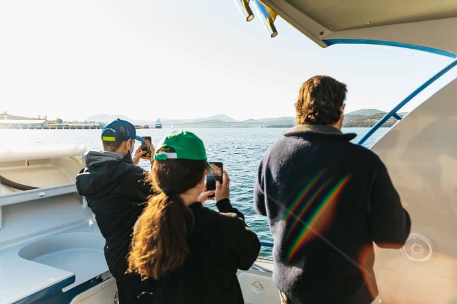 Hobart: 2.5-hour Iron Pot Lighthouse Cruise - Wildlife bonuses: dolphins, seals, and when luck makes it special