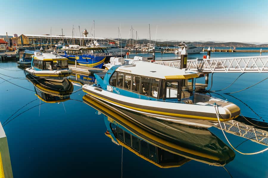Hobart: 2.5-hour Iron Pot Lighthouse Cruise - Derwent River landmarks: the route that teaches you Hobart’s geography
