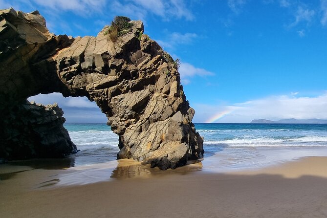 Hobart: Bruny Island Adventure: Hiking, Highlights & Local tastes - Why Bruny Island Arch and island food fit together