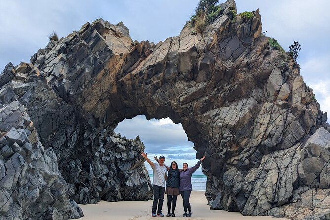 Hobart: Bruny Island Adventure: Hiking, Highlights & Local tastes - Lunch options and what to pack for a 10-hour day