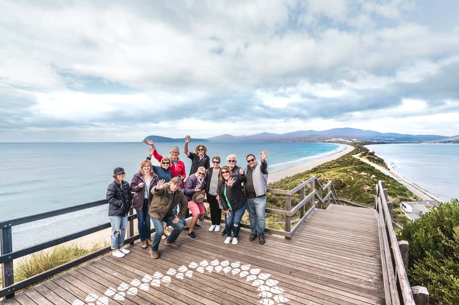 Hobart: Bruny Island Food, Sightseeing & Lighthouse Day Tour - Morning tea on the beach: oysters, cheese, and warm bread