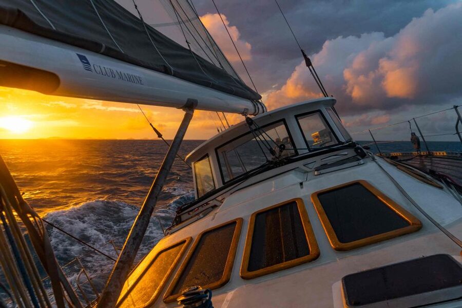 Hobart: Luxury Yacht Scenic Sailing Tour with Snacks - Weather and Sea Conditions: What Happens When the Wind Changes