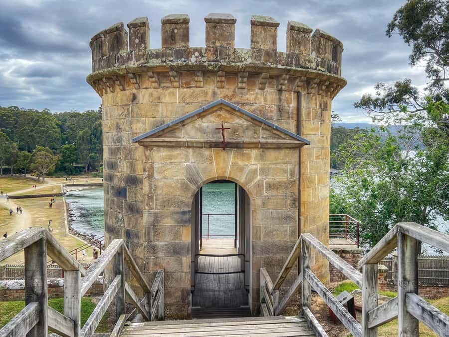 Hobart: Port Arthur, Harbor Cruise and Isle of the Dead Tour - Remarkable Cave and the timing trade-off that your guide will manage
