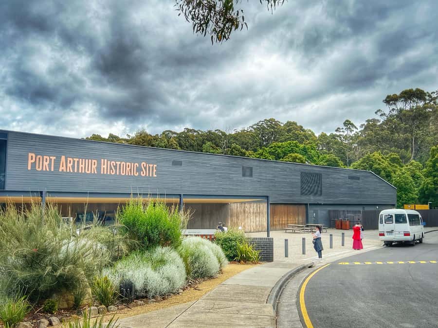 Hobart: Port Arthur, Harbor Cruise and Isle of the Dead Tour - Comfort, Wi-Fi, and the little stops that make the day easier
