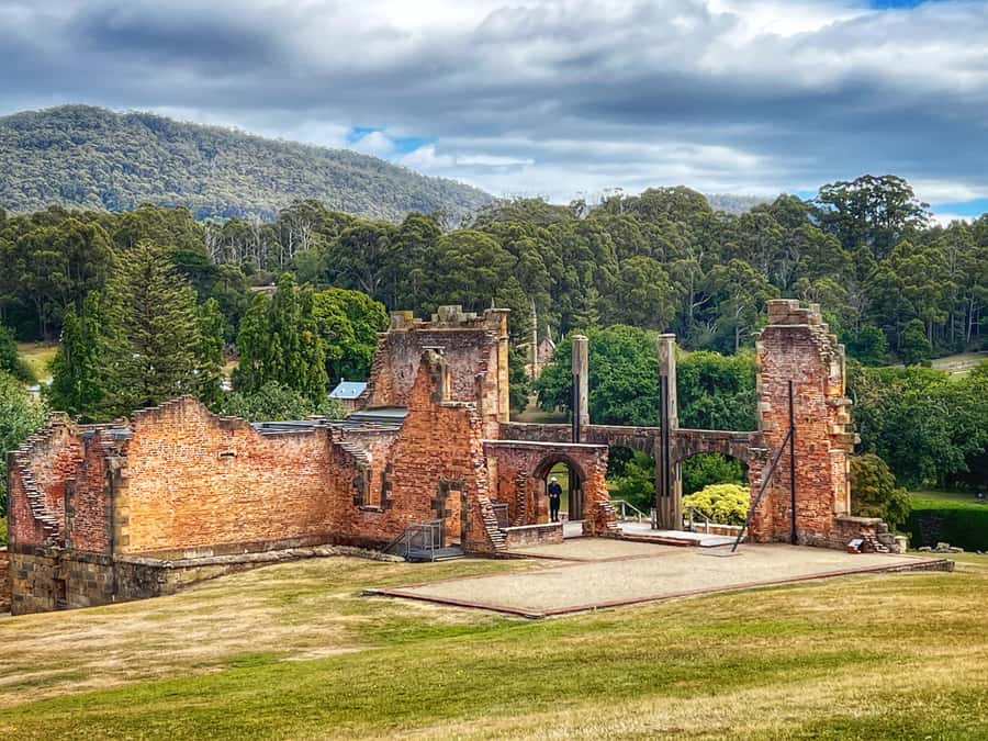Hobart: Port Arthur & Tasman Park Full-Day Trip with Cruise - Remarkable Cave: a short stop with optional choices