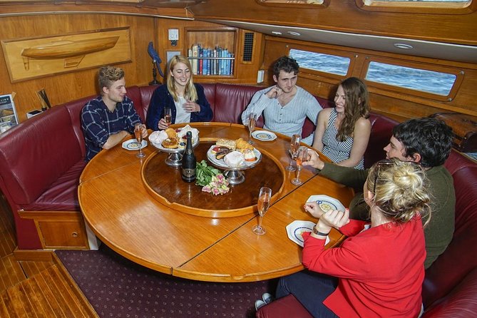 Hobart Sailing Experience - Should you book Hobart Yachts for a Derwent sailing tour?