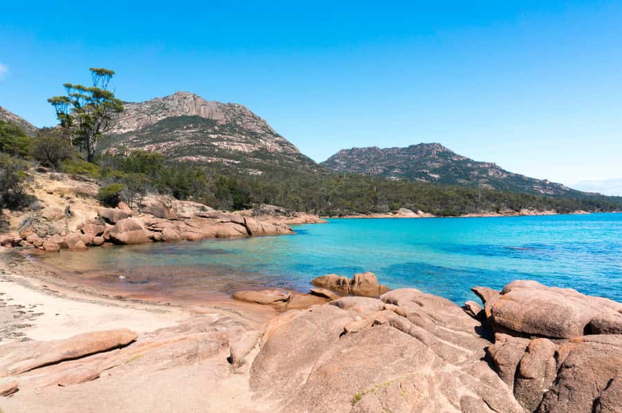 Hobart: Wineglass Bay, Freycinet Park, and Richmond Tour - Honeymoon Bay and Cape Tourville: multiple moods in one stretch