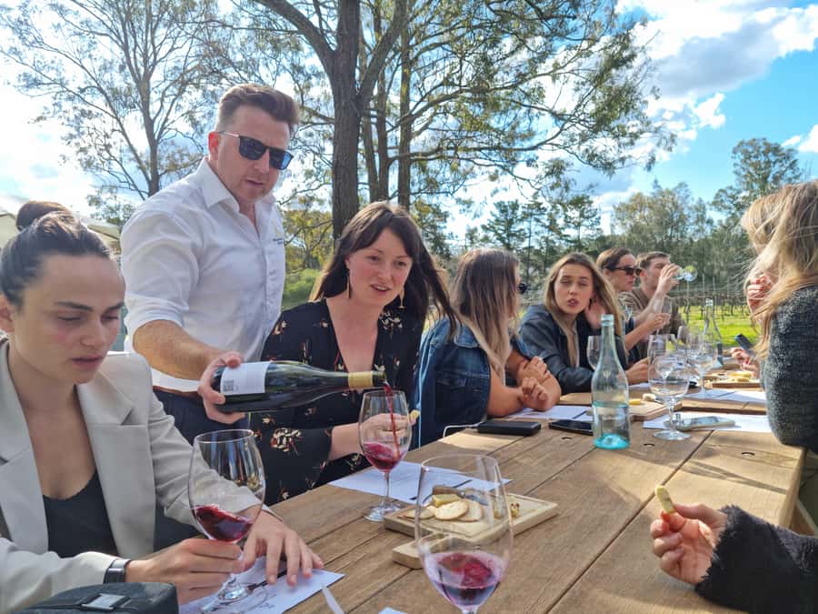 Hunter Valley: Wine, Gin, Cheese and Chocolate Tour - Lunch With Wine or Beer, Not a Rushed Meal