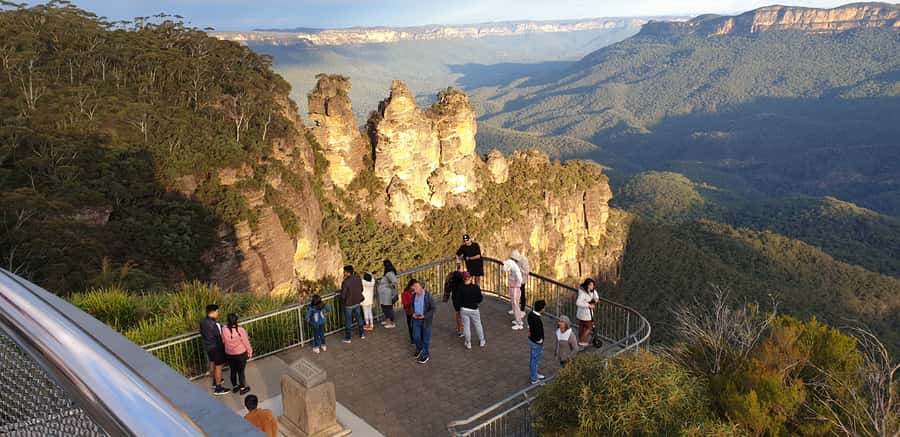 Katoomba: Blue Mountains Full-Day Hop-On Hop-Off Bus Tour - Leura Village and Leura Cascades: a calmer contrast