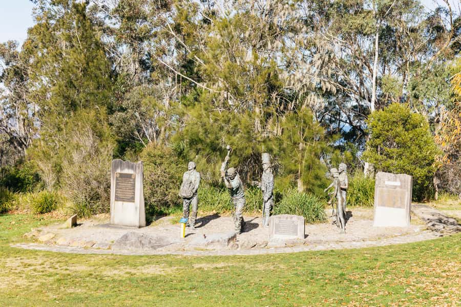 Katoomba: Lyrebird Hop-On Hop-Off and Scenic World Pass - The Guidebook and Live Guides: What You Gain Beyond the Views