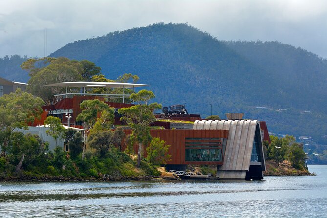 kunanyi/Mt Wellington Tour and MONA Admission - Cold wind reality: what to wear and how to stay comfortable