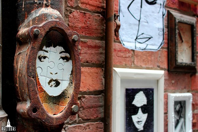 Laneways of Melbourne - Coffee and macaron: the smart mid-walk reset