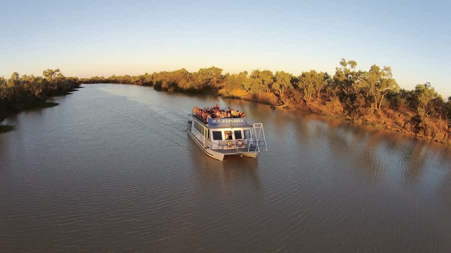 Longreach: Drover's Sunset Cruise & Outback Dinner & Show - Why the Thomson River Sunset Works So Well in Longreach