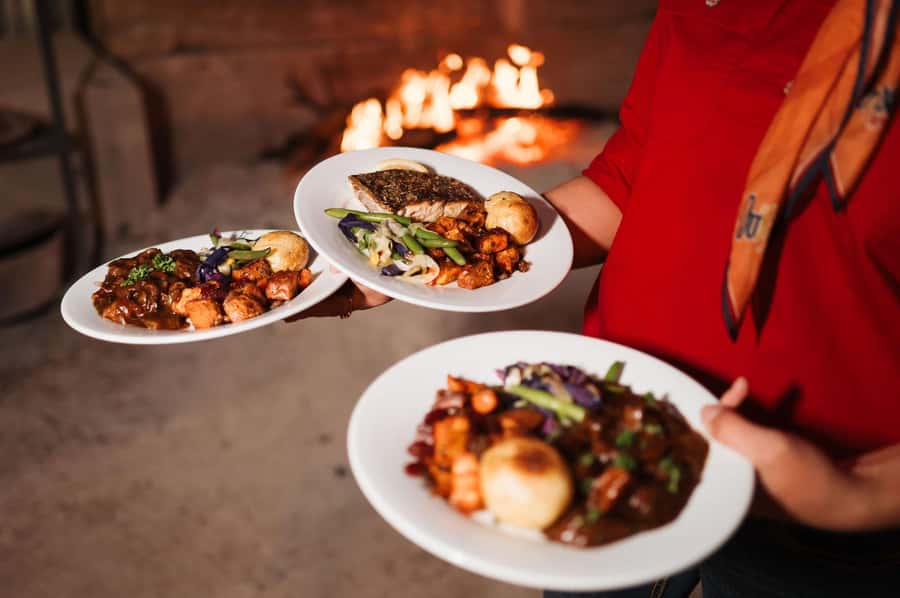 Longreach: Smithy's Outback Dinner and Show - River Stage Entertainment, Songs and Stories Under the Stars