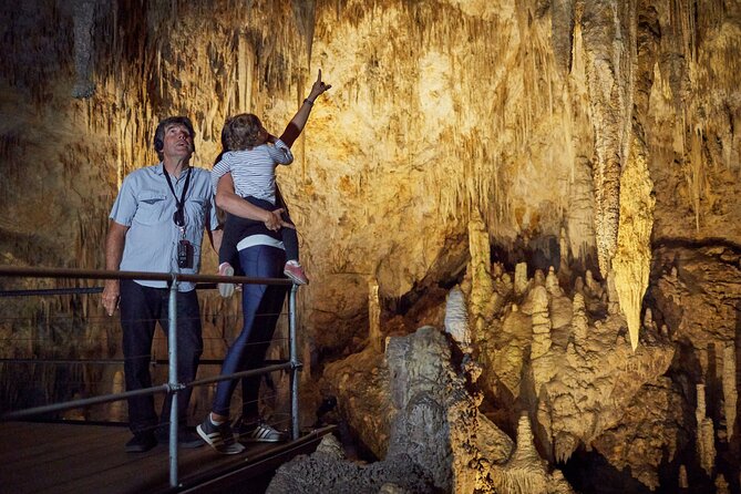 Mammoth Cave Self-guided Audio Tour (Located in Western Australia) - Your self-guided audio plan: headset, MP3 player, and five-language narration