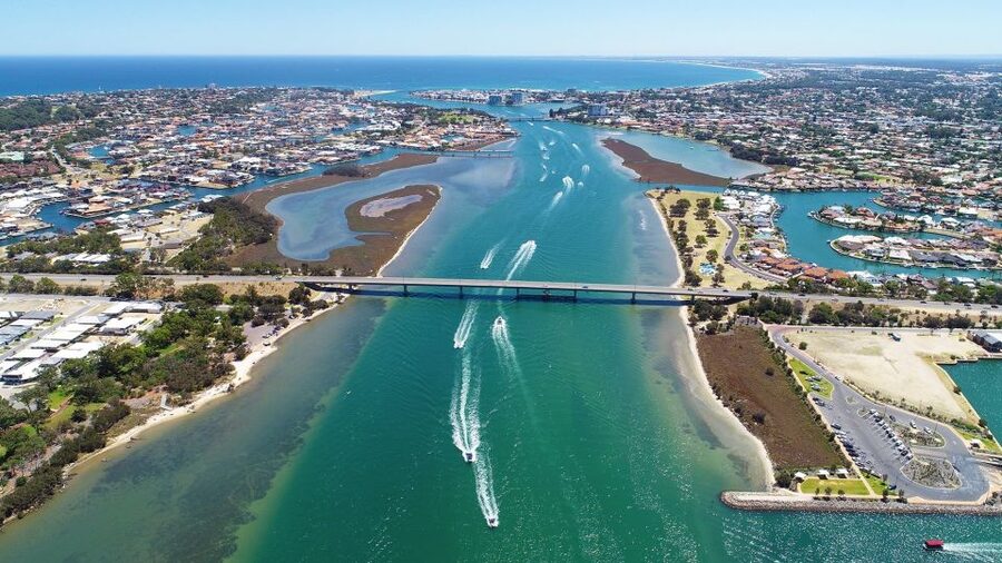 Mandurah: Dolphin and Views Cruise - Live guide talk: the difference between hearing and understanding