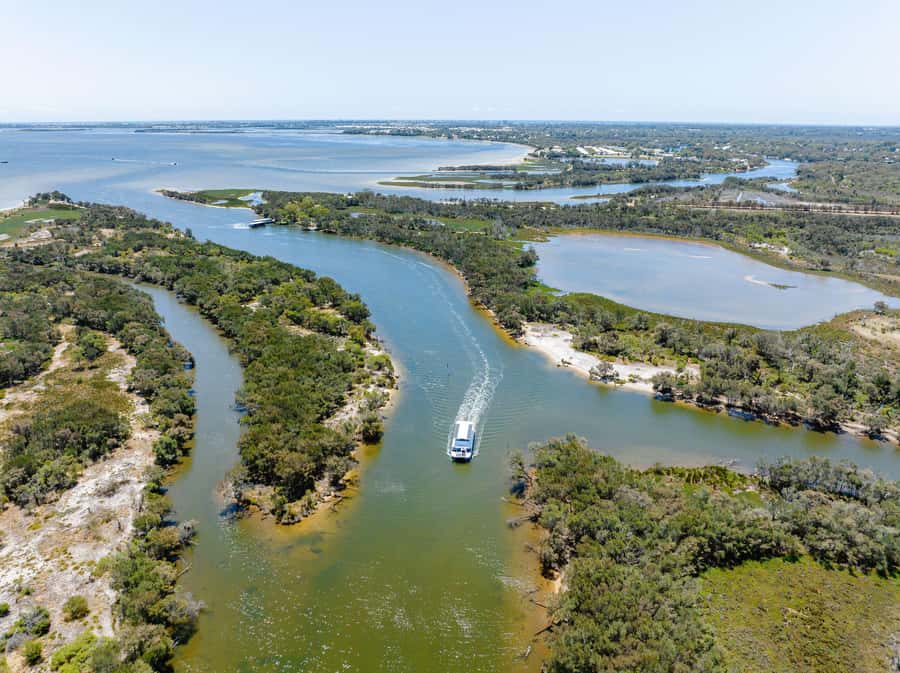 Mandurah: Murray River Lunch Cruise - Cooper’s Mill on Cooleenup Island: the short walk that breaks up the day
