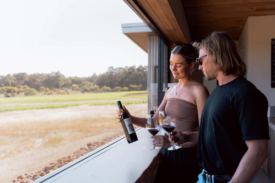 Margaret River: Boutique Wine Tour w. Blind Tasting + Lunch - Olive Oil and Skincare Sampling Between Stops