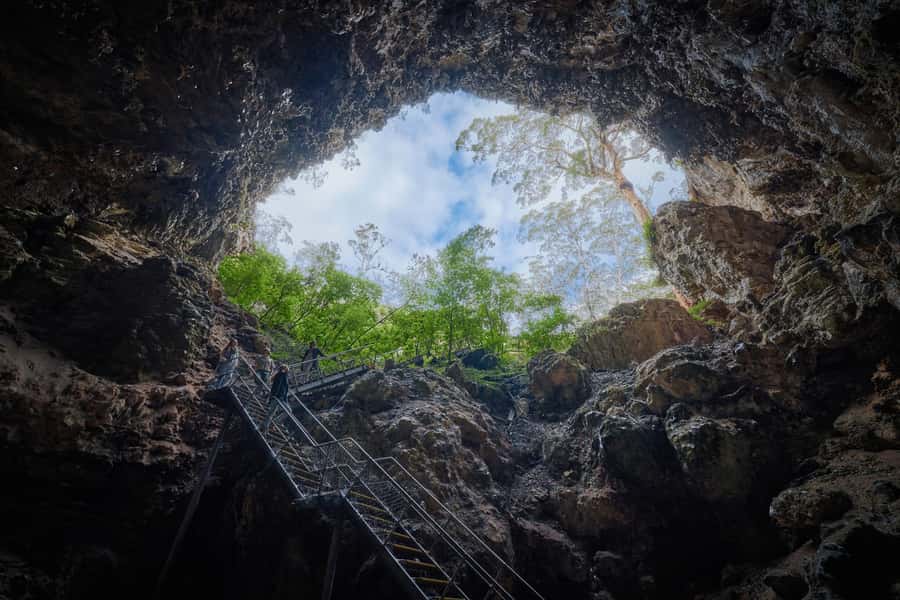 Margaret River: Lake Cave Fully-Guided Tour - Entering the cave complex: the sinkhole descent and your first big wow