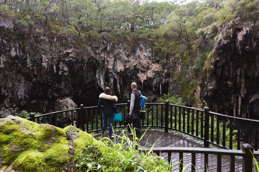 Margaret River: Lake Cave Fully-Guided Tour - Rules in the cave: selfie sticks, tripods, and keeping the flow smooth