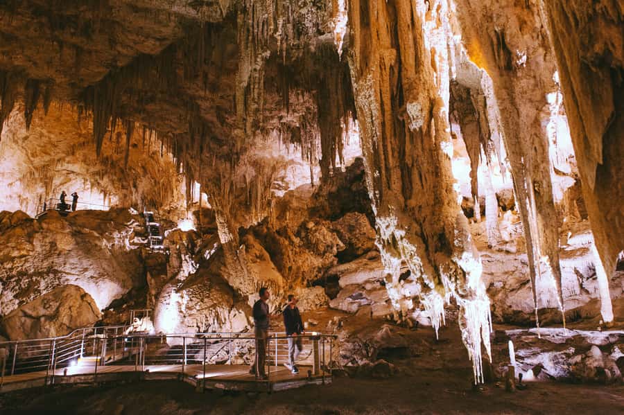 Margaret River: Self-Guided Audio Tour of Mammoth Cave - Entering Mammoth Cave: Voucher Check and a Boardwalk Start