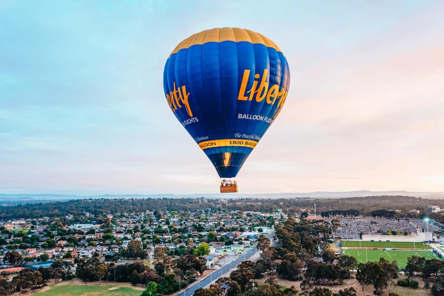 Melbourne: Balloon Flight at Sunrise - Hands-on balloon inflation: your chance to be part of the machine