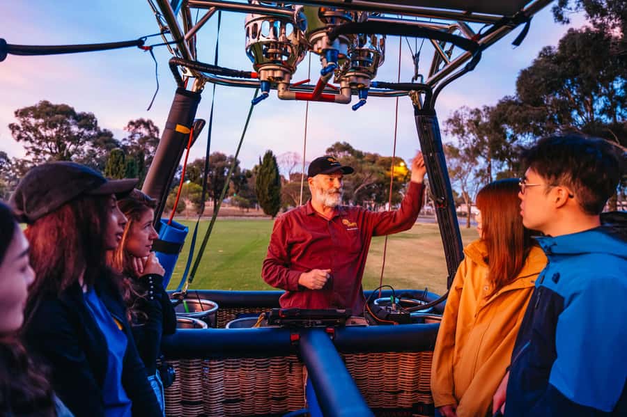 Melbourne: Balloon Flight at Sunrise - How pilots steer with wind at different heights