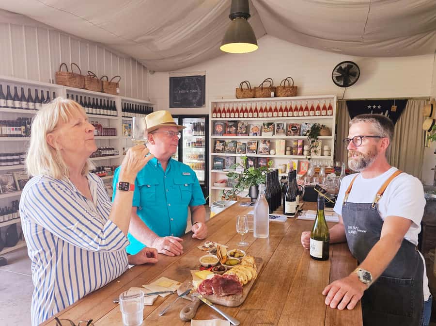 Melbourne: Boutique Phillip Island Wine, Dine & Penguin Tour - Phillip Island Winery: wine tasting and wood-fired lunch that actually fits the day