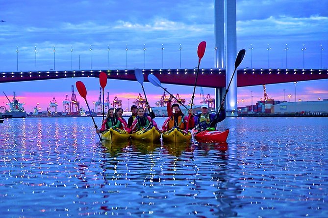 Melbourne City Twilight Kayak Tour - Crown Casino Twilight, Plus the Evening Pyrotechnic Show