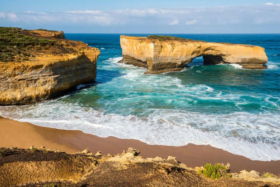Melbourne: Great Ocean Road Extended–Top Stops&London Bridge - Memorial Arch and Lorne, Two Stops That Ease You Into the Drive