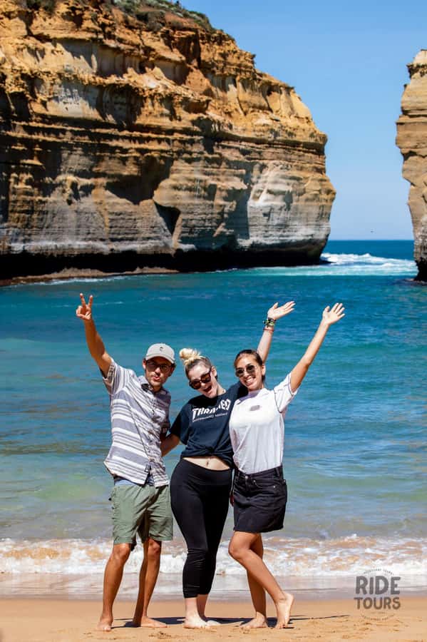 Melbourne: Great Ocean Road & Wildlife Tour for Backpackers - Kangaroos at the end: fields, waiting, and the payoff