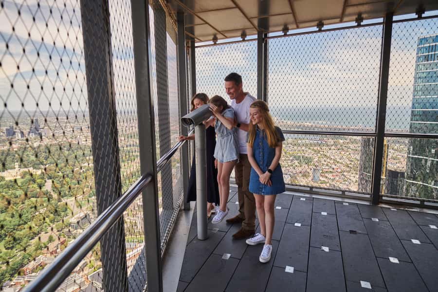 Melbourne Skydeck Ultimate Experience - Getting up to 300m: the lift, the views, and the photo rhythm