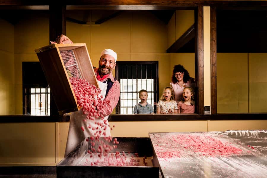 Melbourne: Sovereign Hill 'A Touch of Gold' Ballarat Tour - Gold Pour Spectacle and the Redcoat Parade with Live Muskets