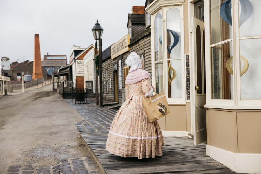 Melbourne: Sovereign Hill 'A Touch of Gold' Ballarat Tour - Ballarat Photo Stop and a Short Walk to Stretch Your Legs