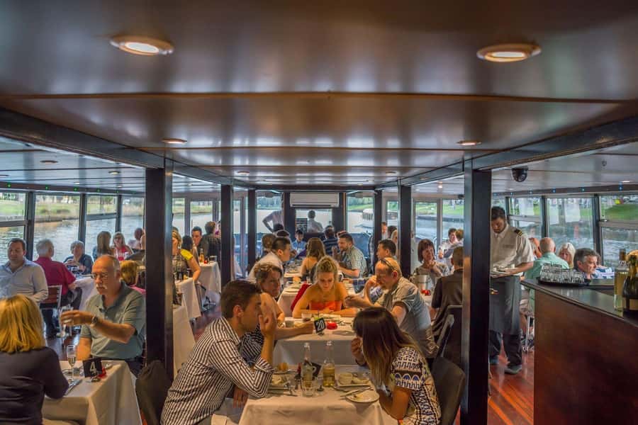 Melbourne: Spirit Of Melbourne Yarra River Lunch Cruise - Stepping On Board: a calm 2-hour lunch cruise in central Melbourne