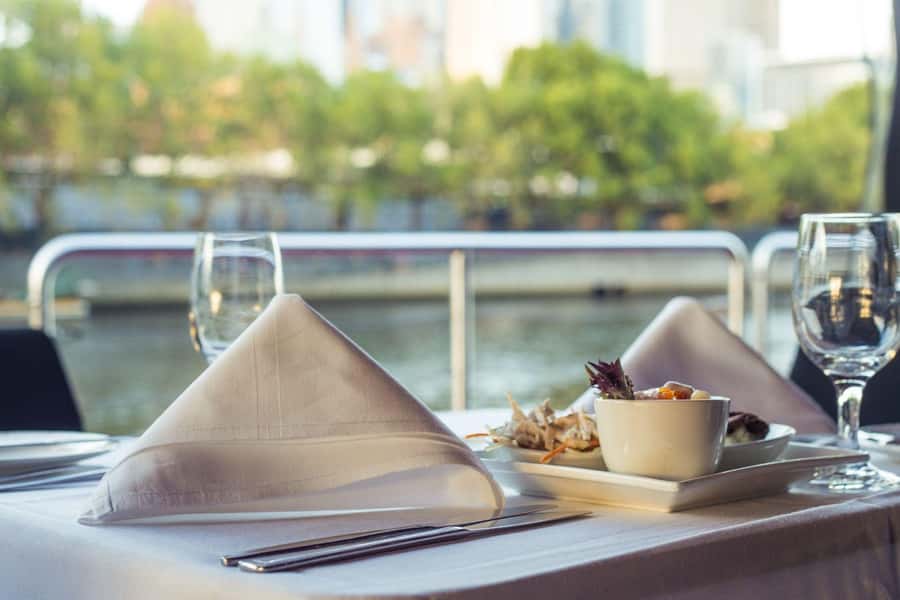 Melbourne: Spirit Of Melbourne Yarra River Lunch Cruise - Drinks included: a standard bar that changes the value equation