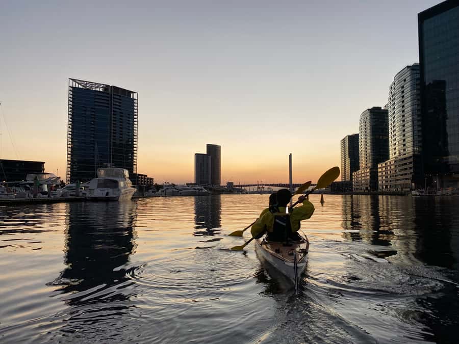 Melbourne: Sunset Kayak Tour with Dinner - Downtown River Views, Flinders Street Station and Princes Bridge