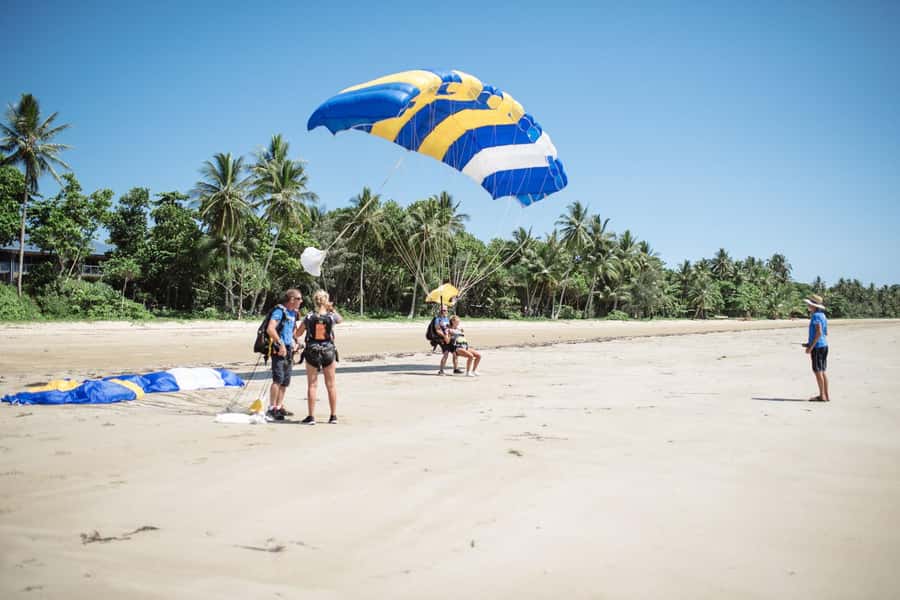 Mission Beach Tandem Skydive Experience - Who should book, and who should skip this tandem jump