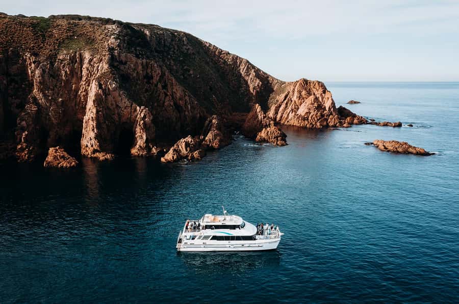 Phillip Island: 1-Hour Cape Woolamai Scenic Cruise - Deck access, stairs, and comfort on board