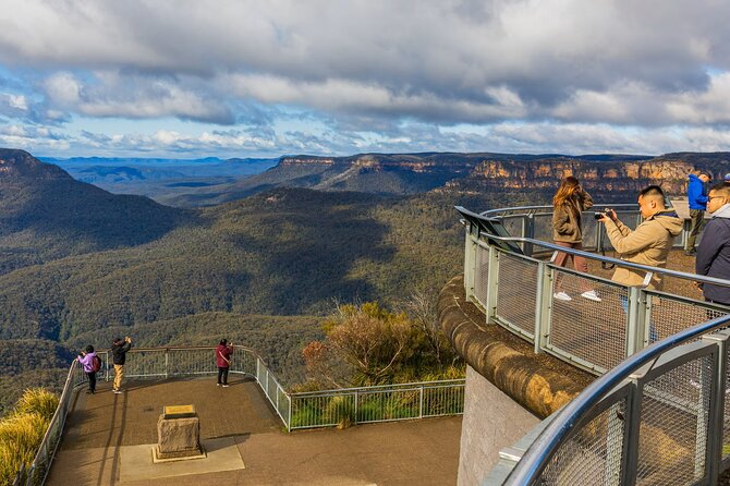 PRIVATE Blue Mountains Scenic World Wentworth Falls & Cruise Tour - Leura scenic drive into the Three Sisters area: where the day finds its rhythm
