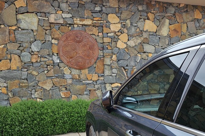 Private Canberra Winery Tour with lunch - Wood-fired pizza lunch at a vineyard