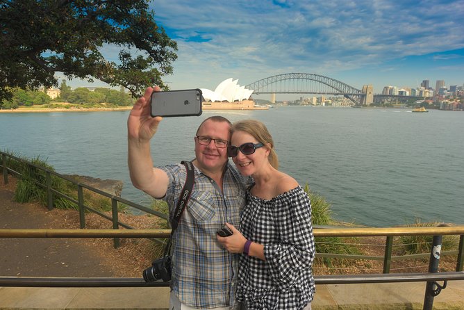 Private Luxury Tour: Sydney Sightseeing Experience - Bondi Beach: your 30-minute reality check on famous sand