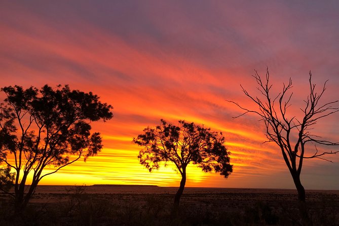 Rangelands Rifts and Sunset Tour Winton - The sunset lookout: wine and nibblies, plus real relaxation