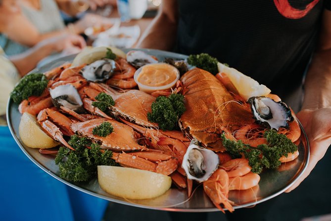 Seafood Lunch Cruise - Table service and booth seating, why it feels more relaxed than a typical tour