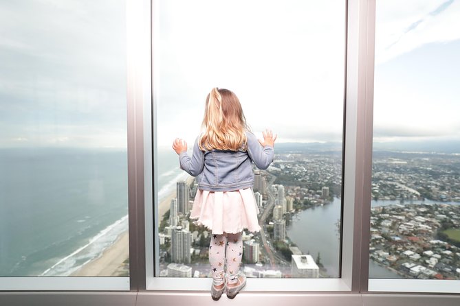 SkyPoint Observation Deck Ticket - Finding the right time: open hours and the January-February changes