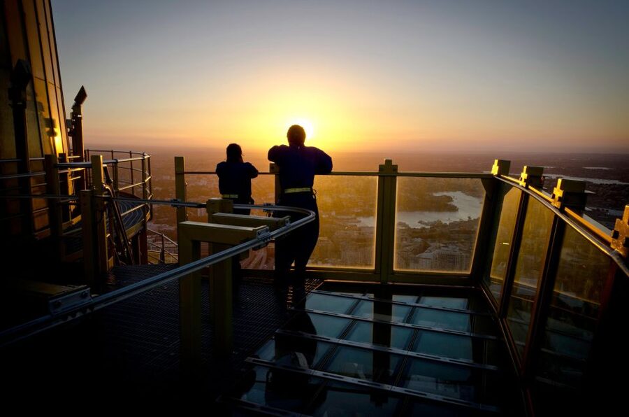 Skywalk at The Sydney Tower Eye: Ticket & Tour - The photo moment and the reality of queuing