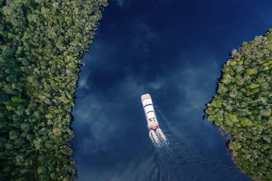 Strahan: World Heritage Cruise on Gordon River with Lunch - Strahan Wharf to Hell’s Gates: Macquarie Harbor in motion