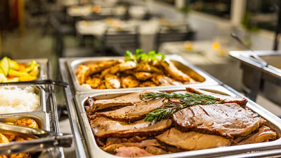 Surfers Paradise: Buffet Dinner Sightseeing Cruise - Live music and onboard atmosphere: relaxed, not formal