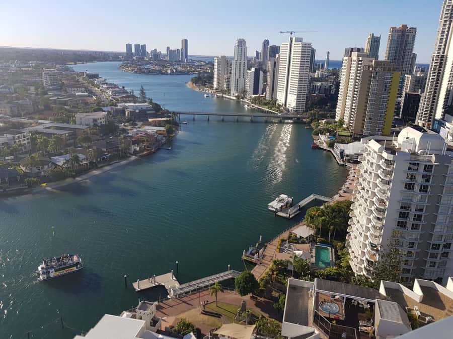 Surfers Paradise: Sightseeing Midday River and Canal Cruise - Gold Coast Waterfront Views: Million-Dollar Homes and Million-Dollar Angles