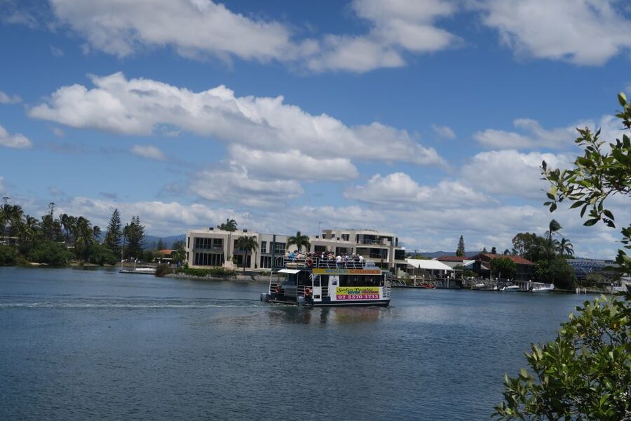 Surfers Paradise: Sightseeing Morning River and Canal Cruise - What you actually see: mansions, yachts, canals, and Broadwater